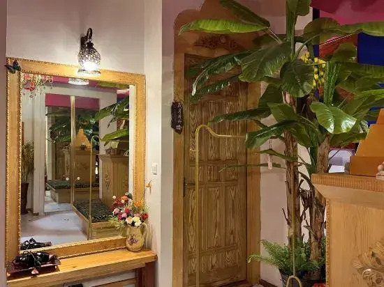 Artistic serendipity house on Dianchi Lake