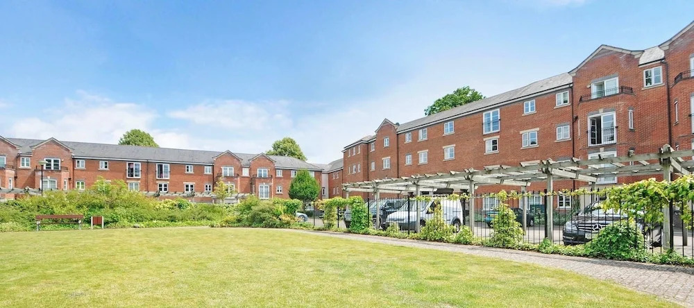 The Courtyard - a Beautifully Fitted 2 Bed Oxford City Apartment W/Parking