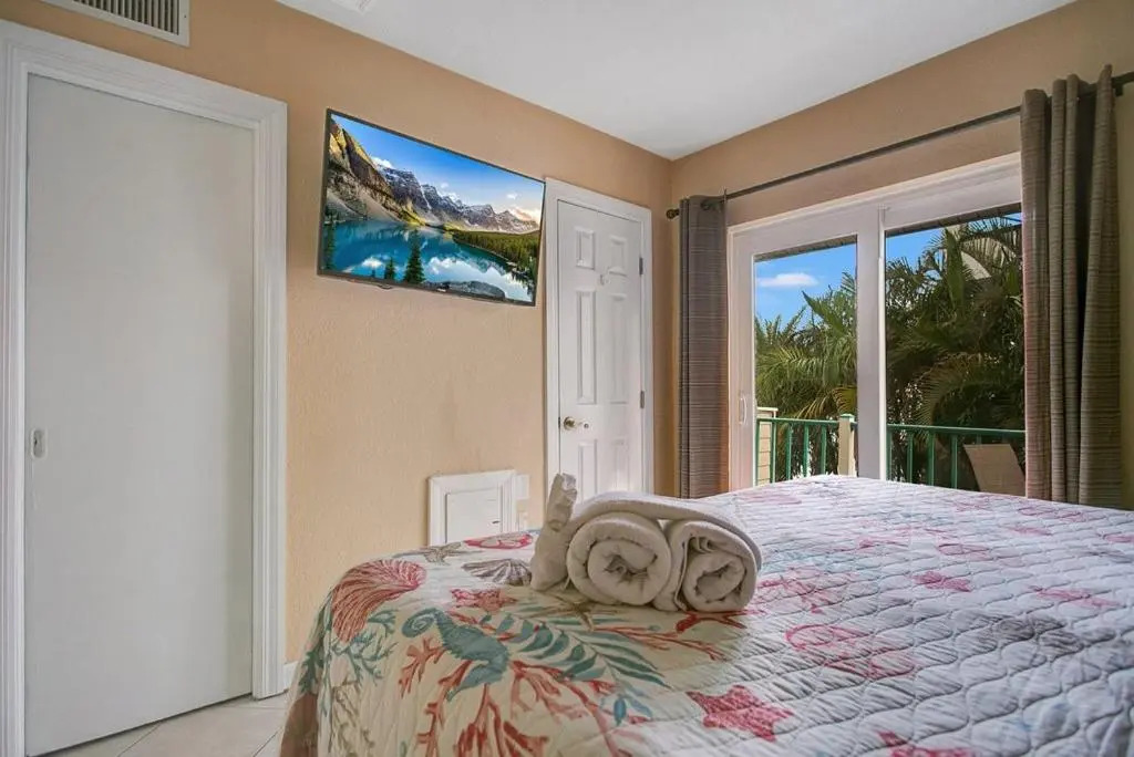 Five Palms Suite 209 - Daily - Weekly - Monthly