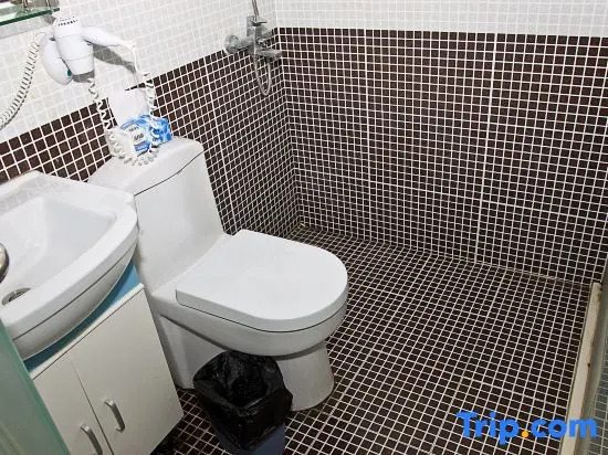 99 Preferred Hotel (Shanghai Baoshan Baoan Highway Subway Station Fishery West Road Branch)