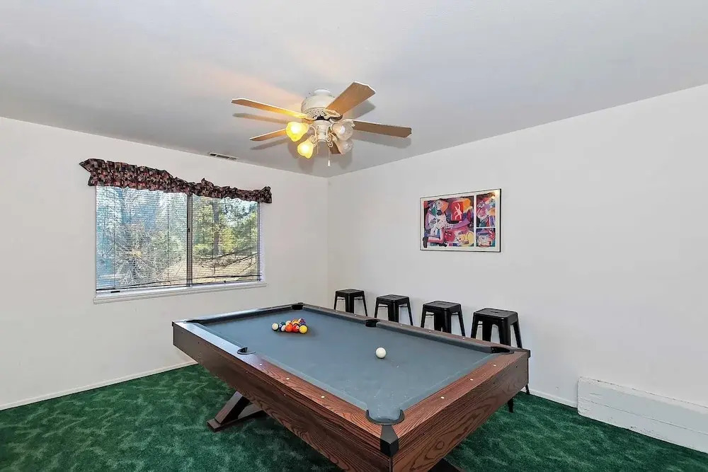 Mountain Palette by Avantstay Hot Tub, Game Room, Deck, Sweeping Views!