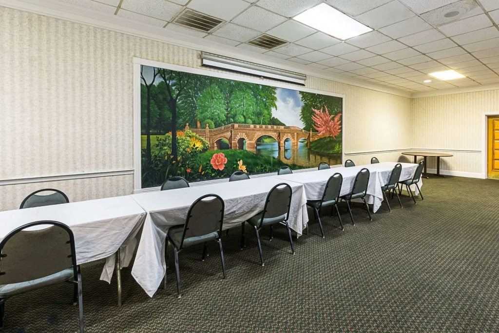Rodeway Inn & Suites