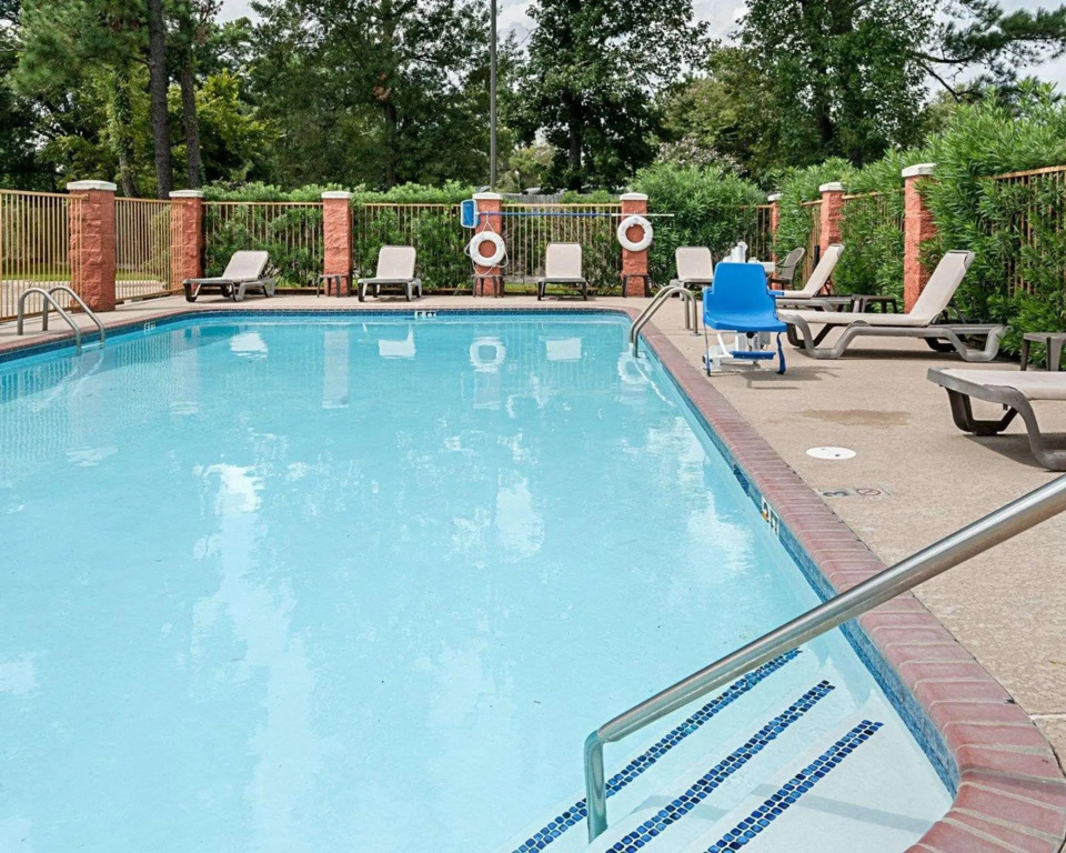 Quality Suites Sulphur