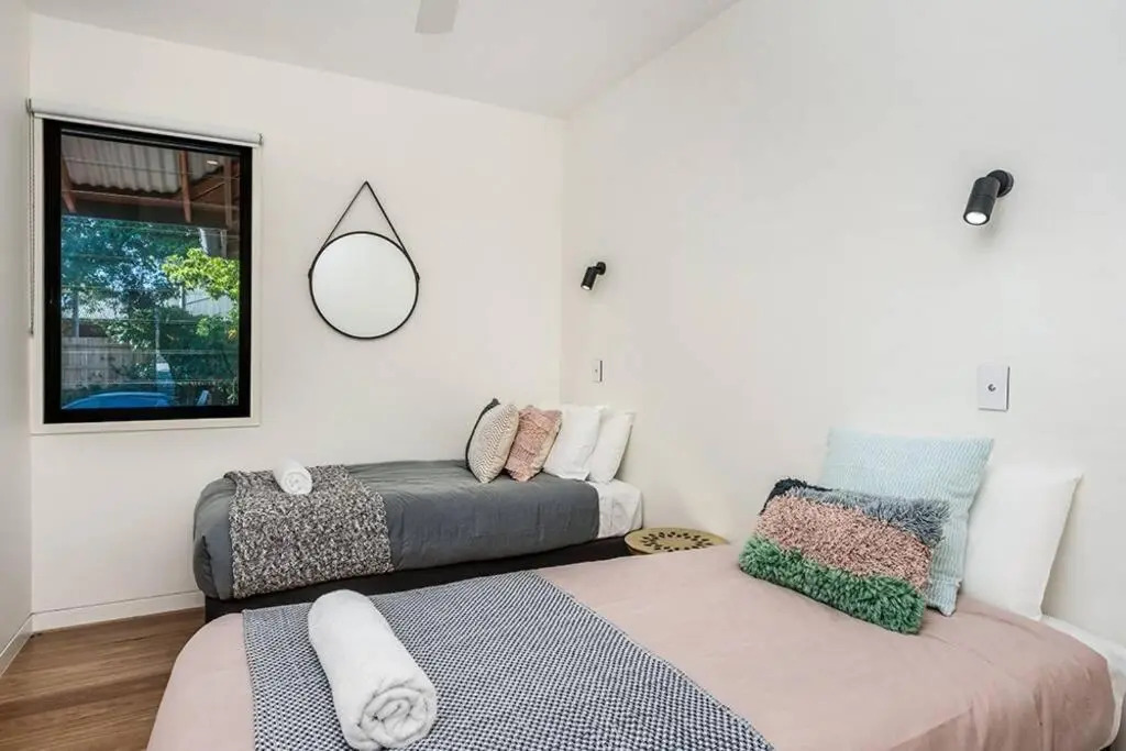 Pacifica 48a Shirley Lane