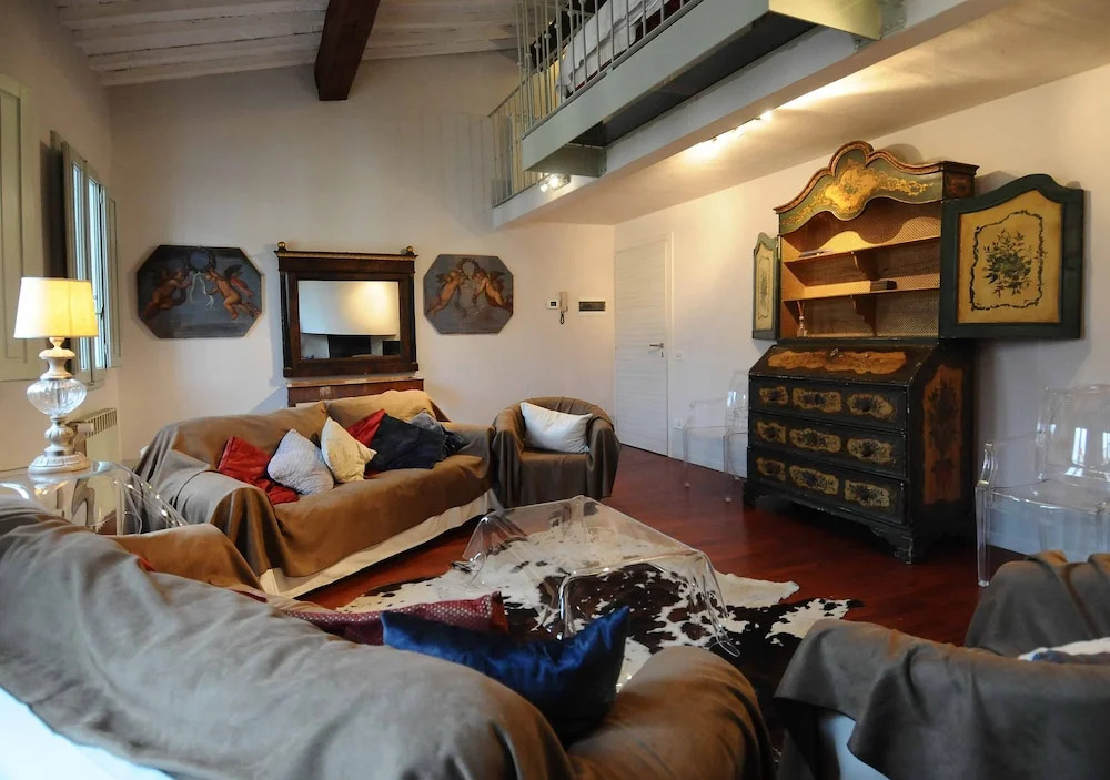 Cozy Central City Apartment