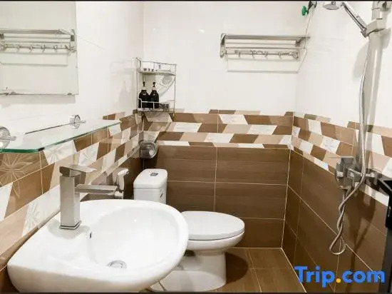 Bear Hotel & Homestay