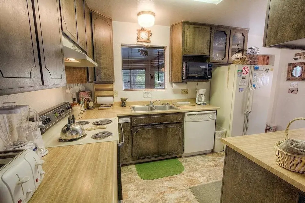 Bambi's Bunkhouse 3 Bedroom Home by RedAwning