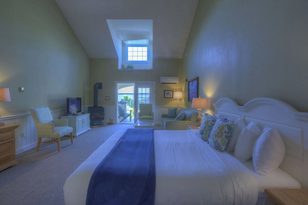Spruce Point Inn Resort and Spa