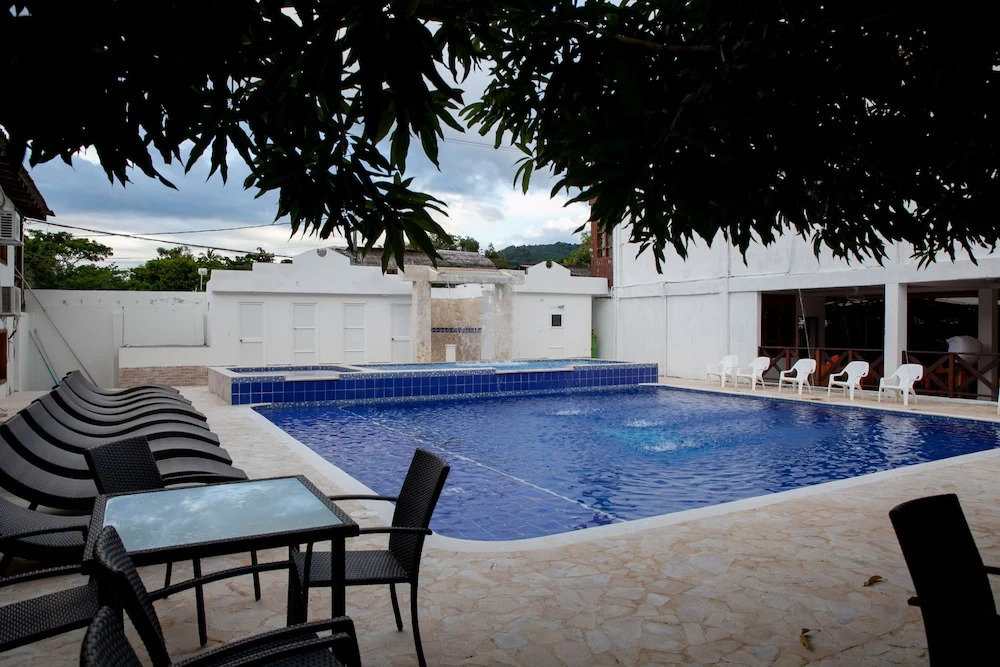 HOTEL BAHÍA PINORROA