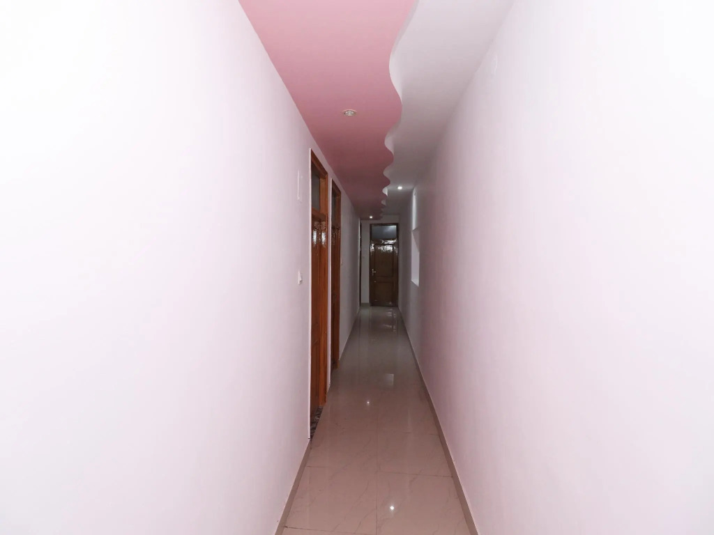 Oyo 30290 Hotel Kanhaiya