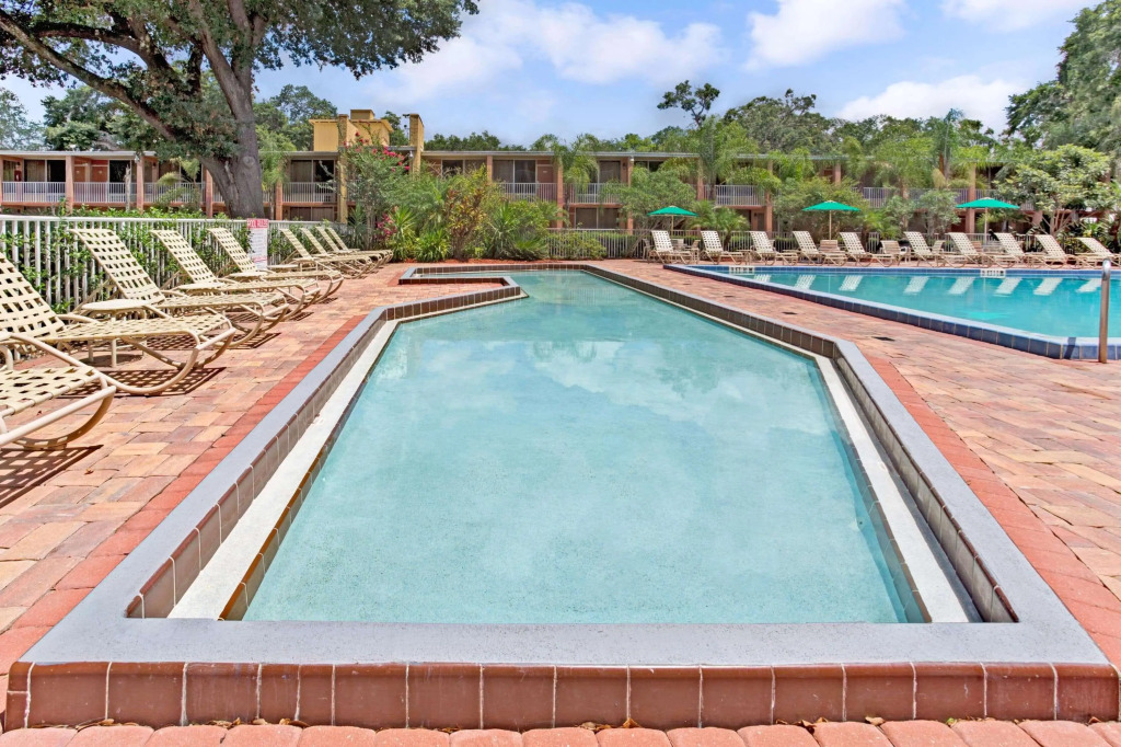 Howard Johnson by Wyndham Tropical Palms Kissimmee