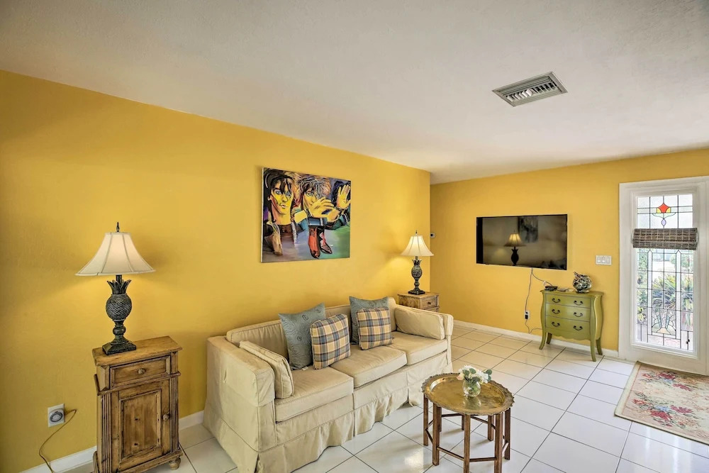 Cape Coral Home w/ Yard < 1 Mi to Dtwn!