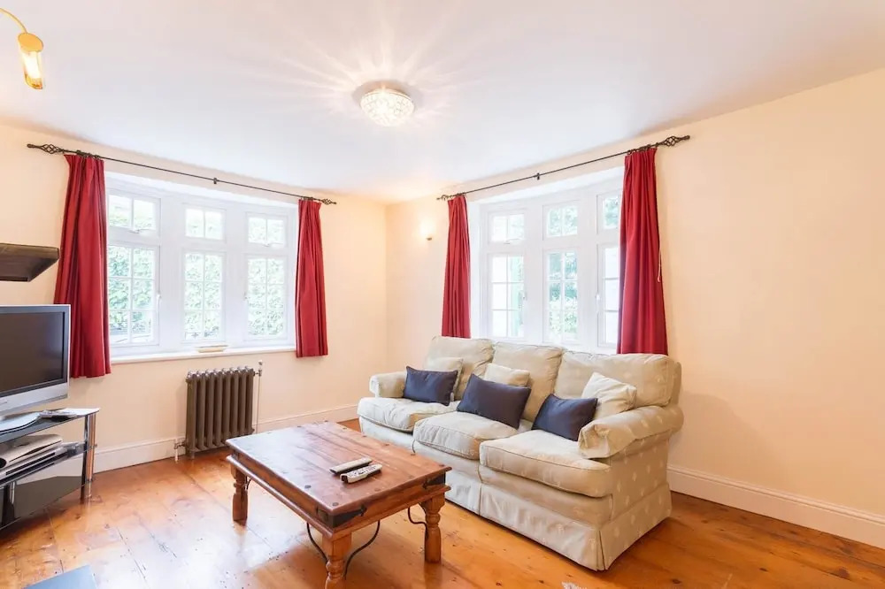 NEW Cosy 3 Bedroom Detached House West Finchley