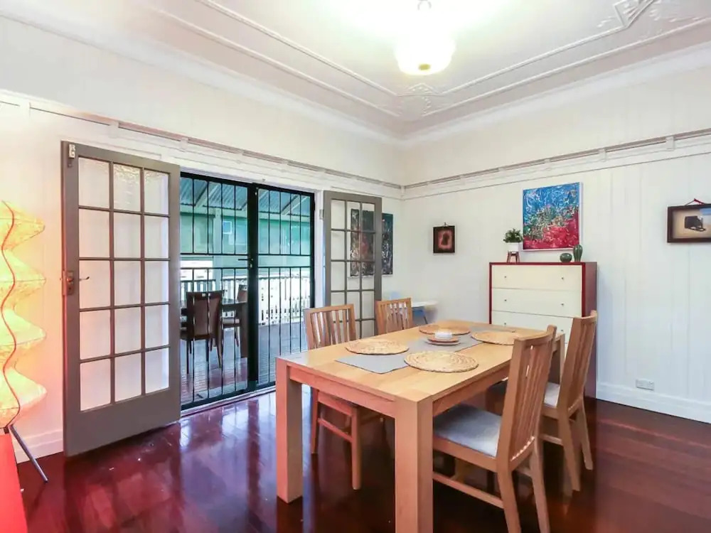 Quiet 3 Bedroom House in Albion With Parking