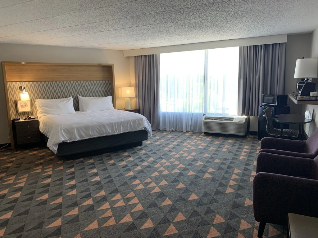 Holiday Inn Chicago Nw Crystal Lk Conv Ctr by IHG