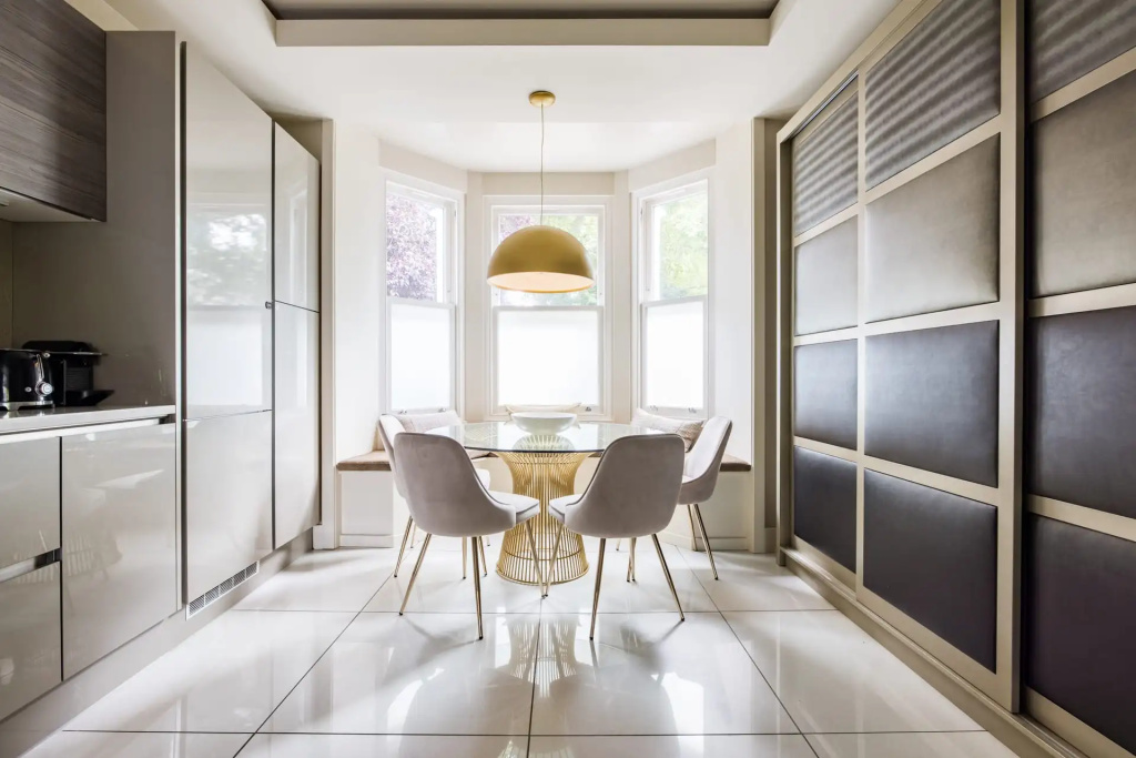 Bright South Kensington Garden Maisonette with AC and Gym Room