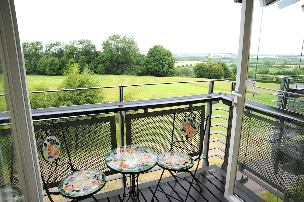 Blunsdon House Hotel