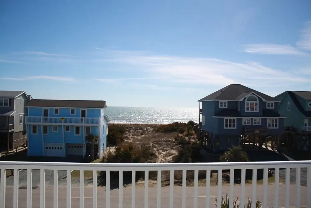 Beach Crew 4 Bedroom Home by RedAwning