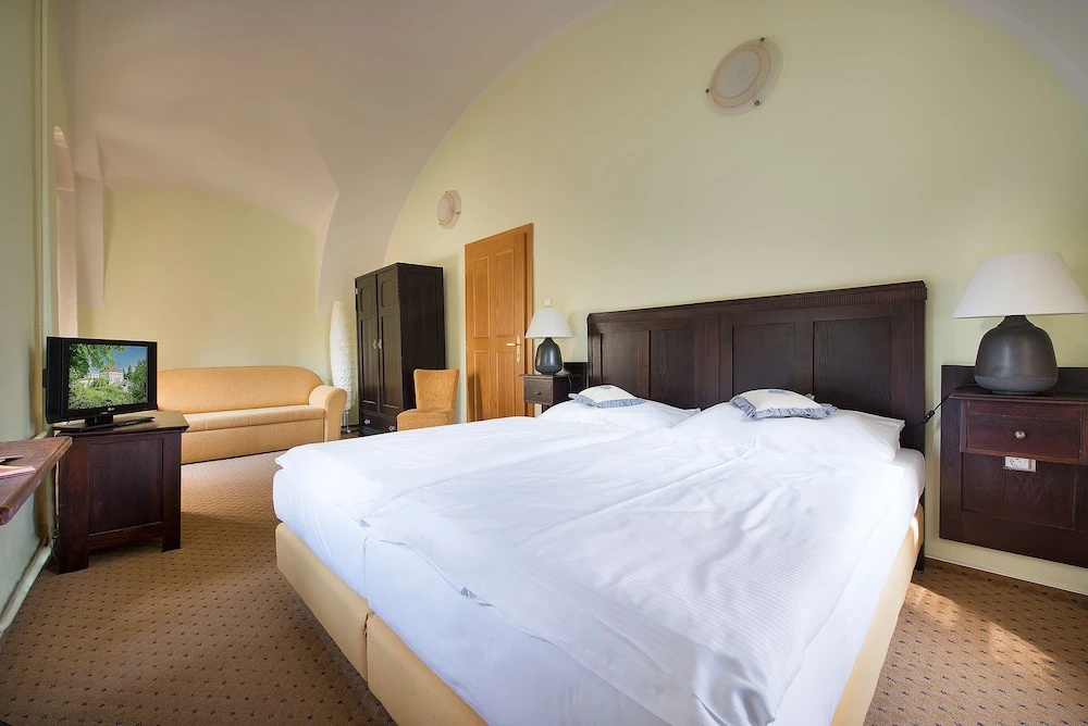 Maxmilian Lifestyle Resort