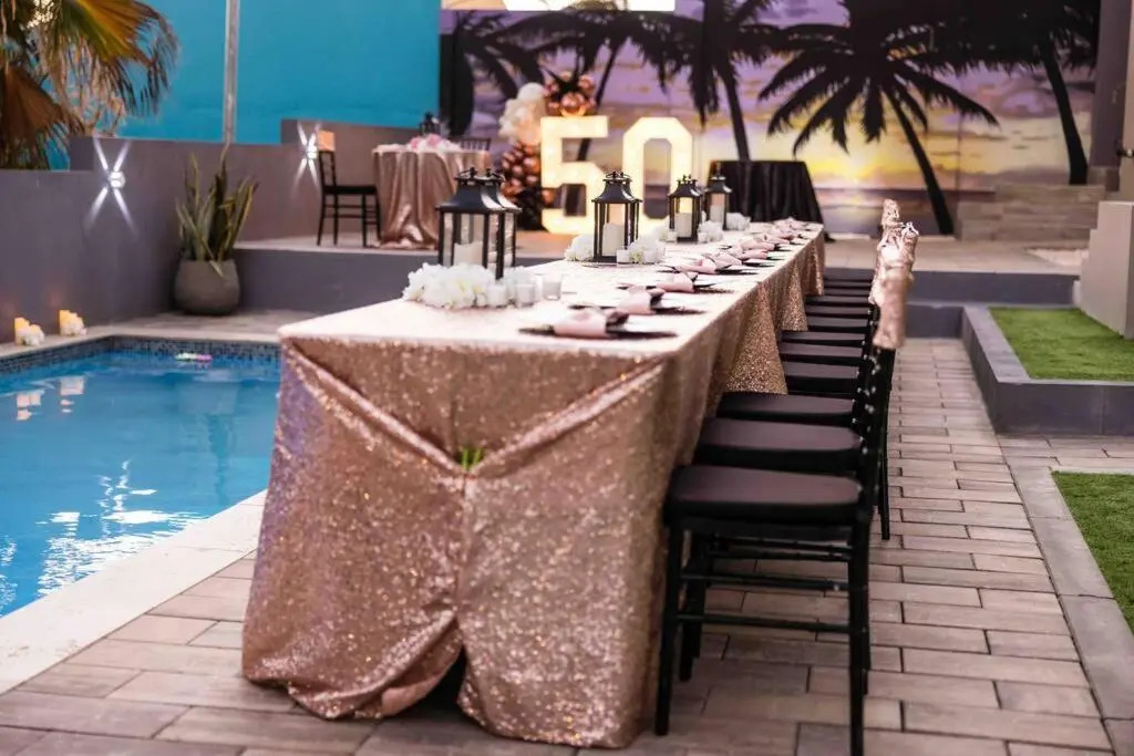 Private Estate with Pool 10bed/6baths