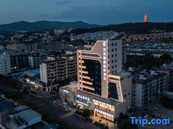 Yilong Xicheng International Hotel (Chuxiong Dongxing Middle School Branch)