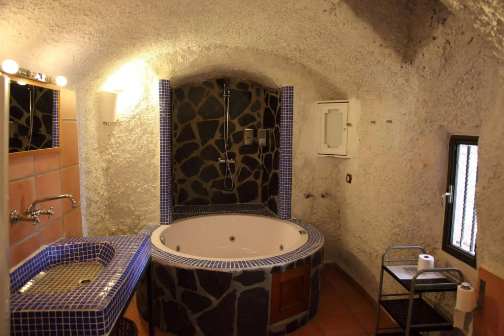 Casas Cueva y Cortijo La Tala en Guadix