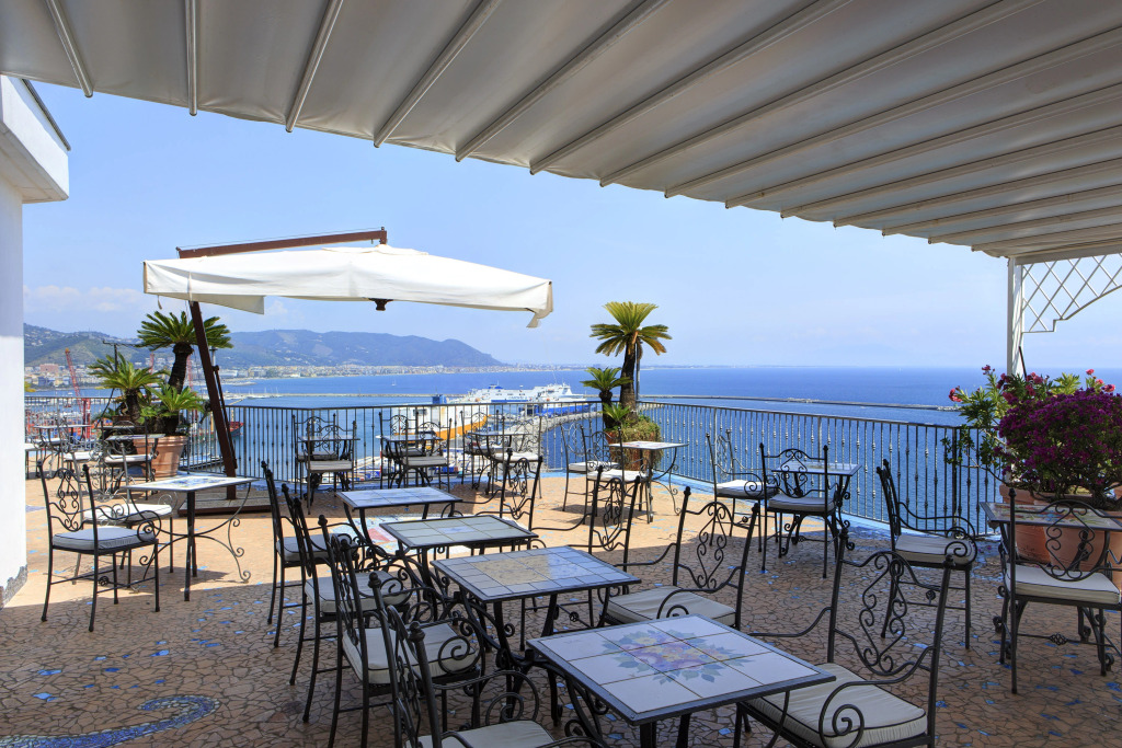 Lloyds Baia Hotel