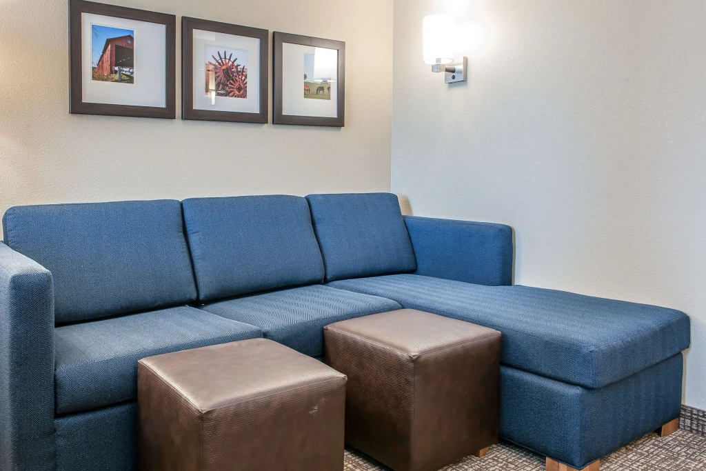 Comfort Suites Rensselaer near Fair Oaks