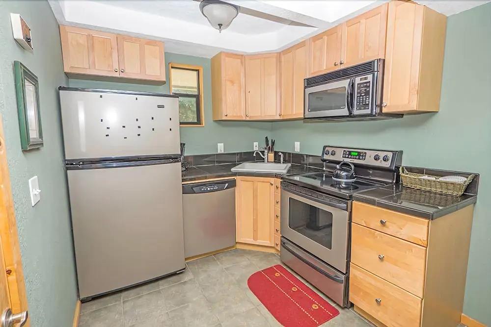 477 Ala Wai Blvd., Unit 90 - 1 Br condo by RedAwning