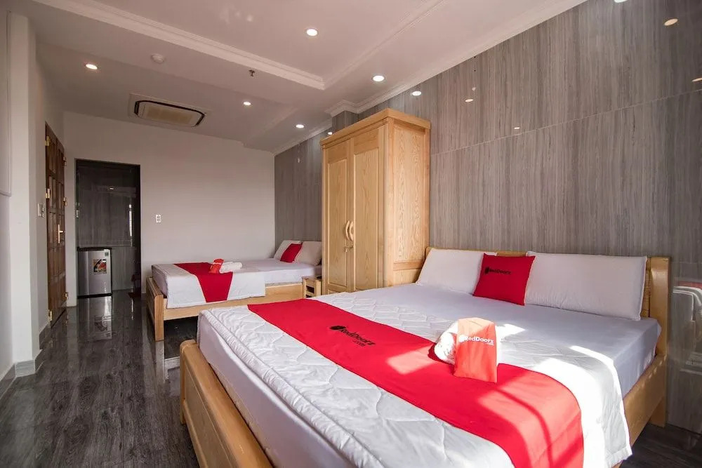 RedDoorz near Tan Son Nhat Golf 2