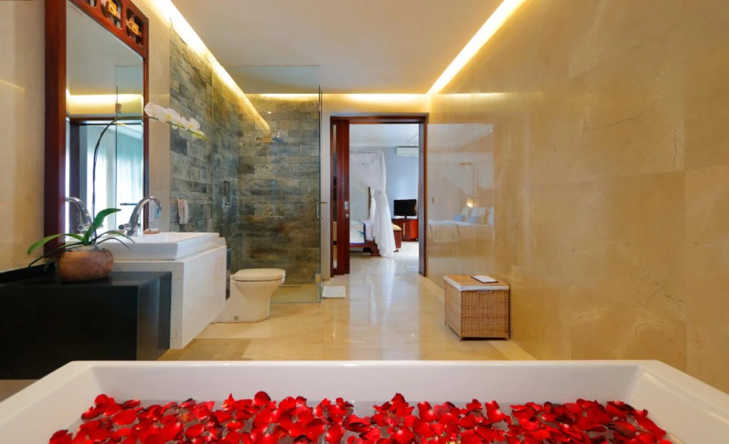 Seminyak Icon - by Karaniya Experience - CHSE certified
