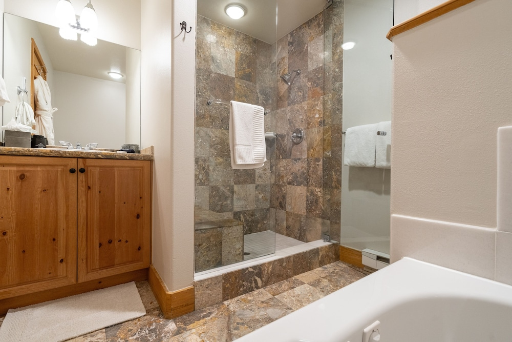 Bear Creek Lodge 201 3 Bedroom Condo