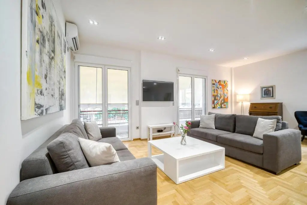 Stunning Central 170m2 3 Bedroom 3 Bathroom, Sleeps 10 Guests