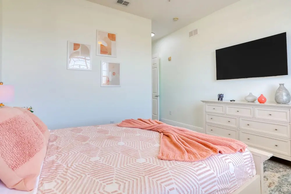 Snowbird-friendly Condo Near Walt Disney World Resort W/pool, Wifi, AC, and W/D