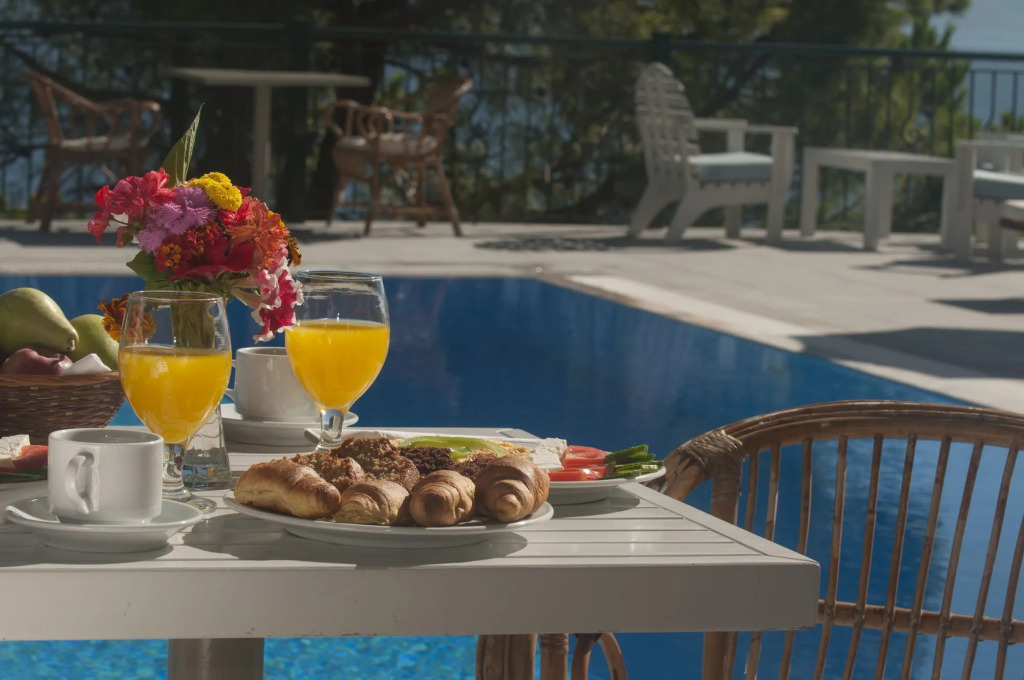 Aliki Hotel