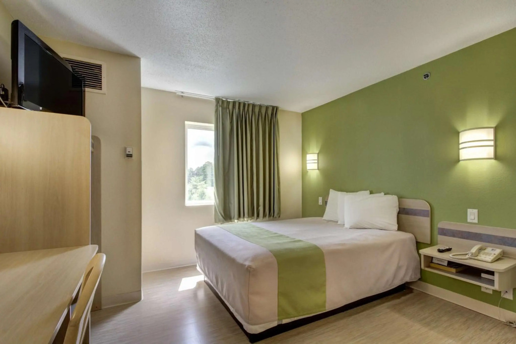 Motel 6-Medina, OH - Cleveland