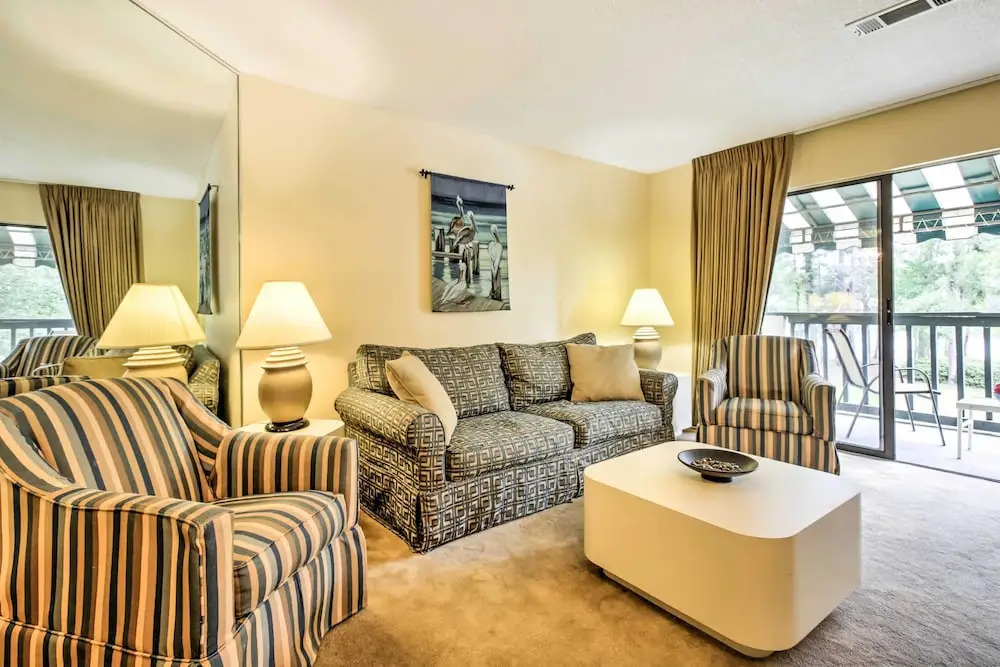 Niceville Condo w/ Pool Access < 8 Mi to Destin!