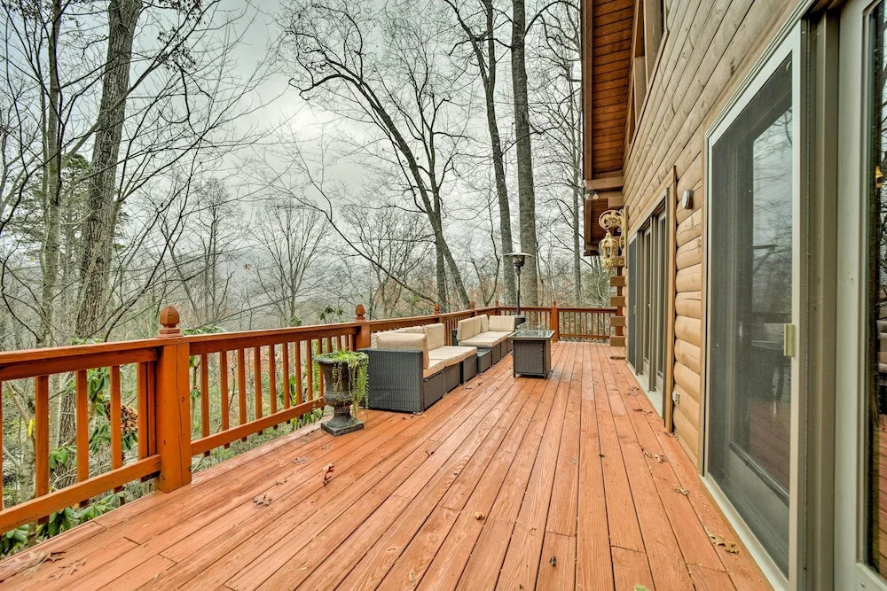 Walk to Golfing: Grand Maggie Valley Cabin