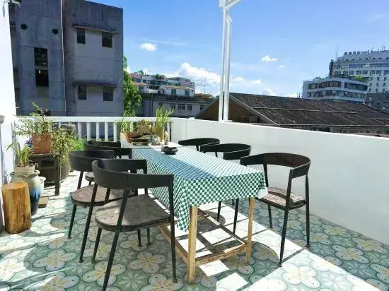 Sanzao Shiyue Hostel