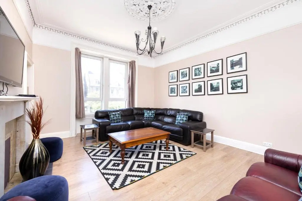 JOIVY Cosy 3bed Family Flat near Leith