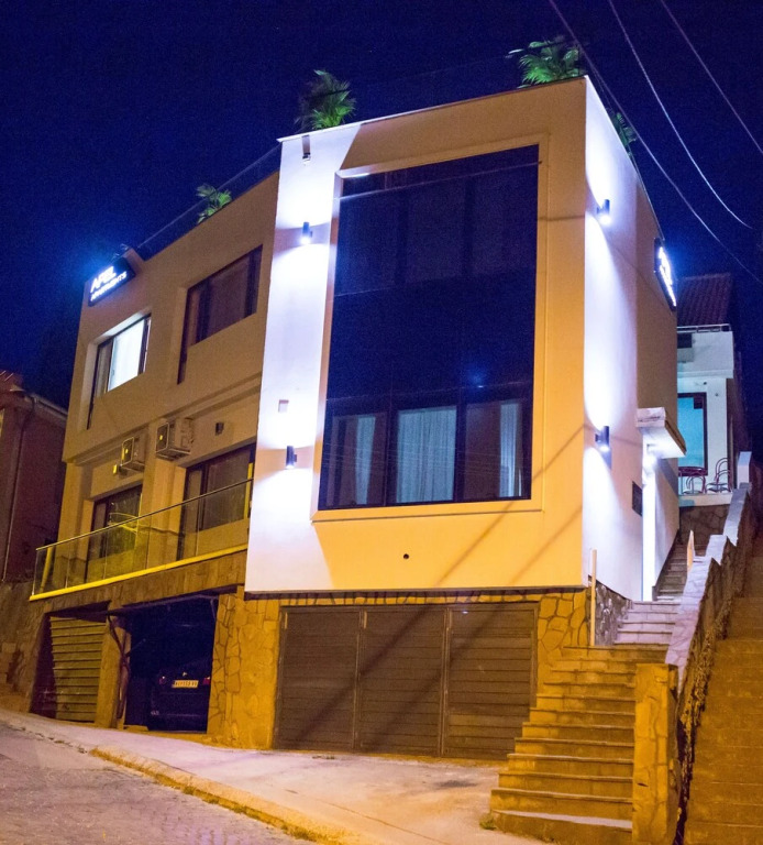 Apel Luxury