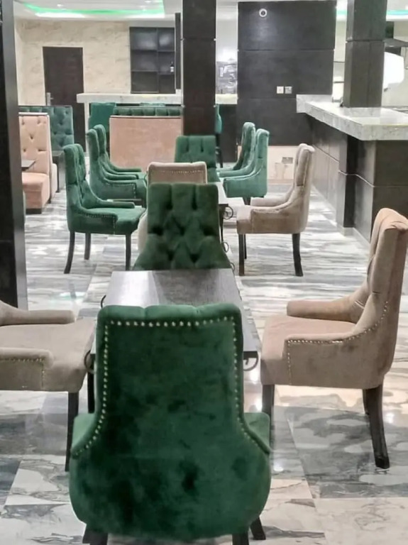 London Branch Hotel and Restaurant