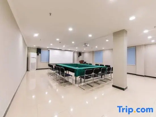 Yixiang Hotel (Wuhan Wansongyuan Wangjiadun East Metro Station)