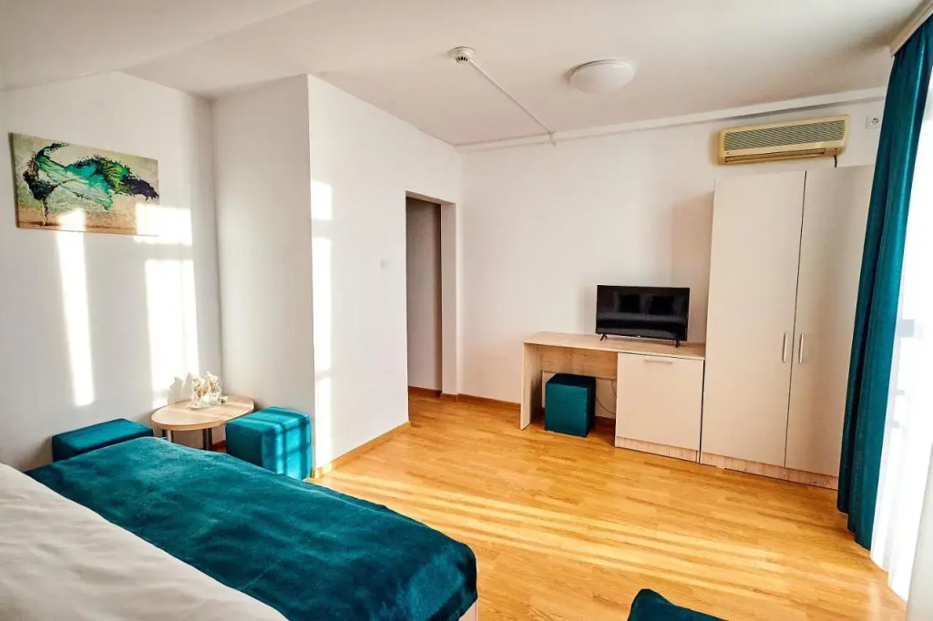 Hotel Roxy & Maryo- Restaurant -Terasa- Loc de joaca pentru copii -Parcare gratuita