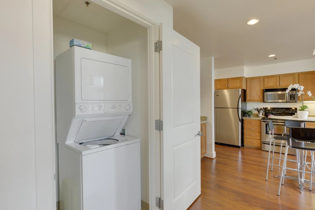 Recently Upgraded 1BR Apt – Downtown Location
