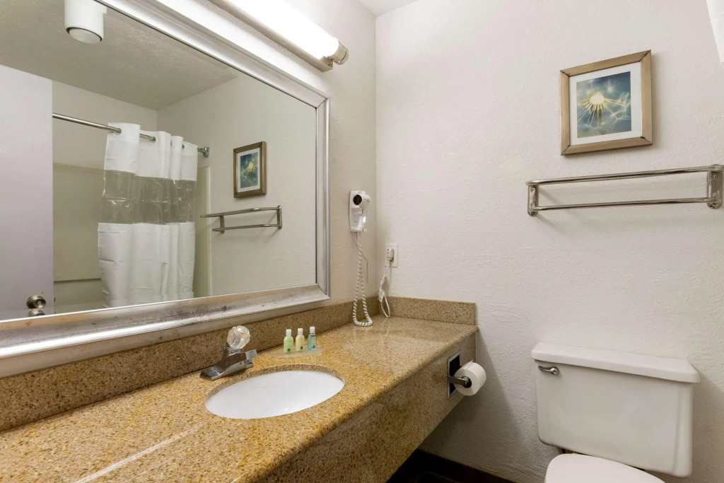 Quality Inn Alexis Rd
