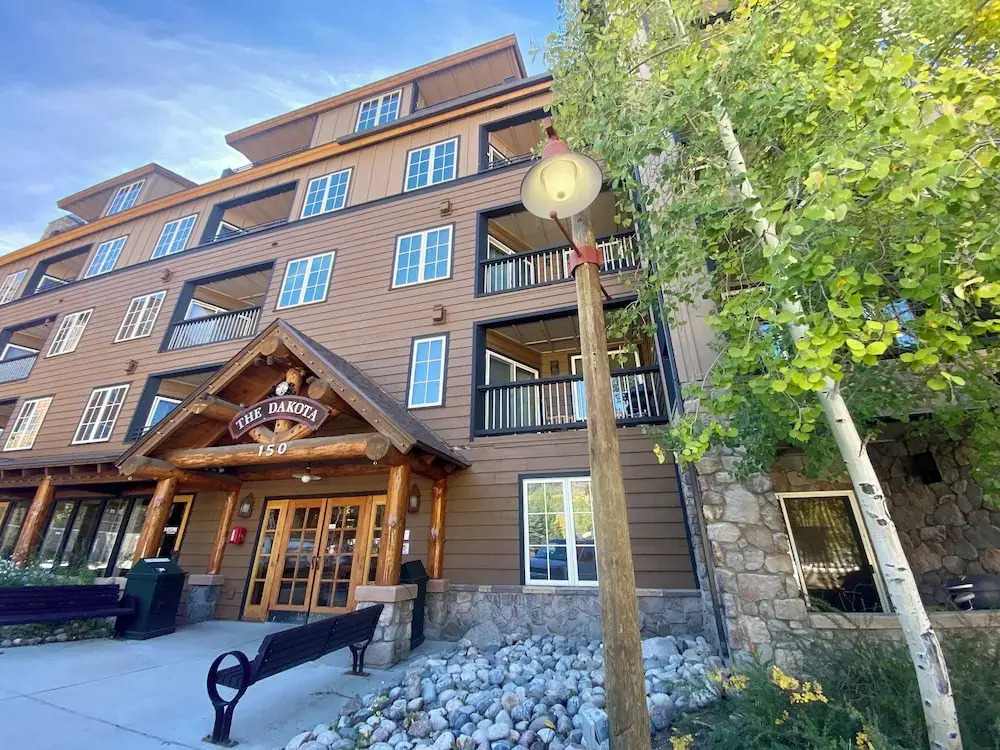 Dakota Lodge 8450