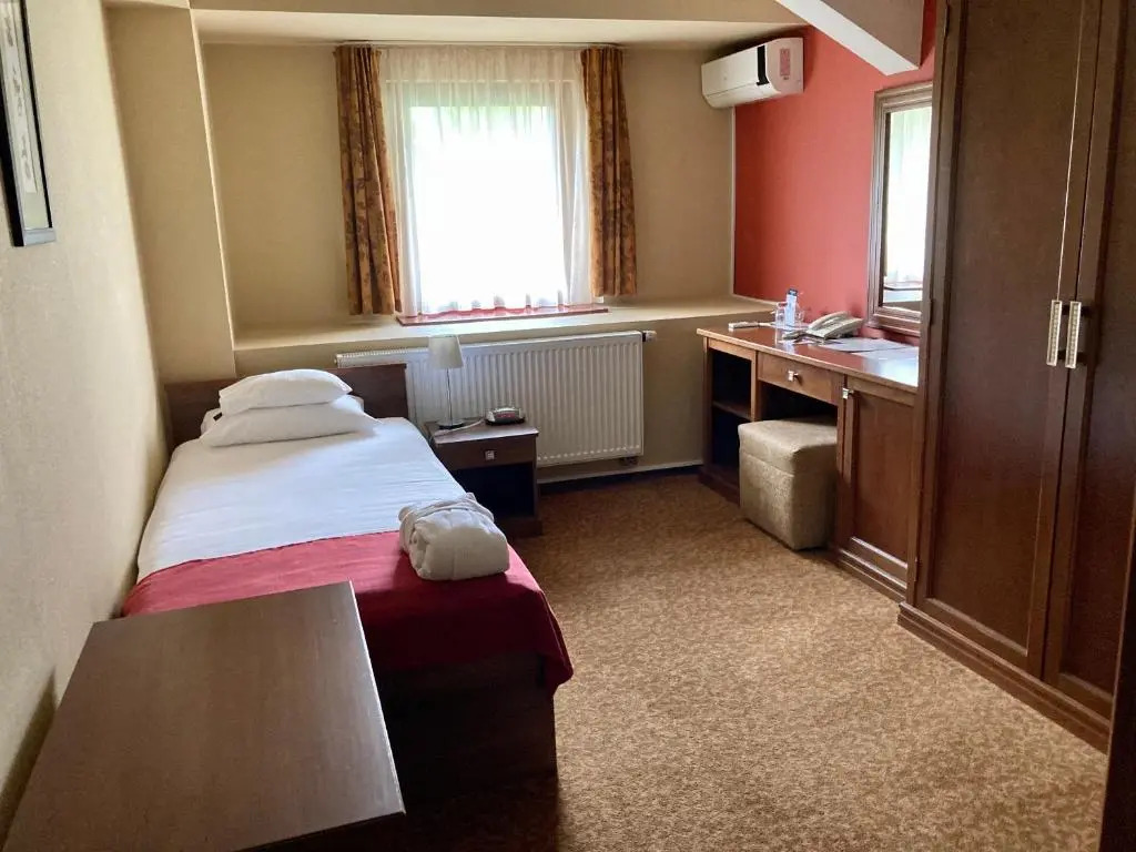 Bassiana Hotel és Étterem