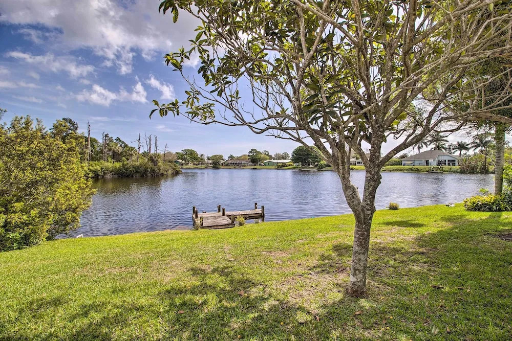 Pet-friendly Sebastian Home on Lake; Golf Nearby