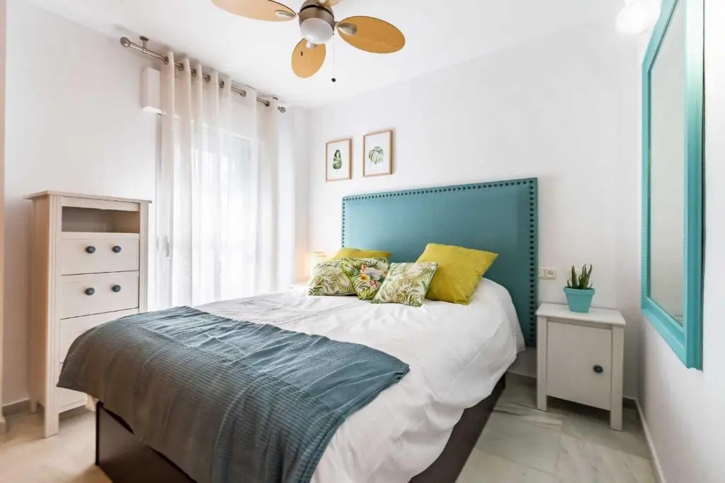 Paseo Marítimo Rey de España esquina Lope de Vega 1 dormitorio más sofá cama salón y cama supletoria